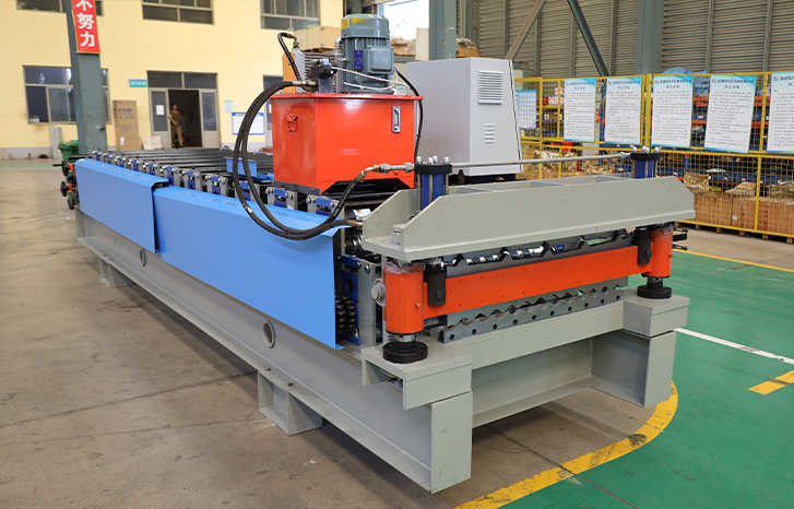 Double layer roll forming machine